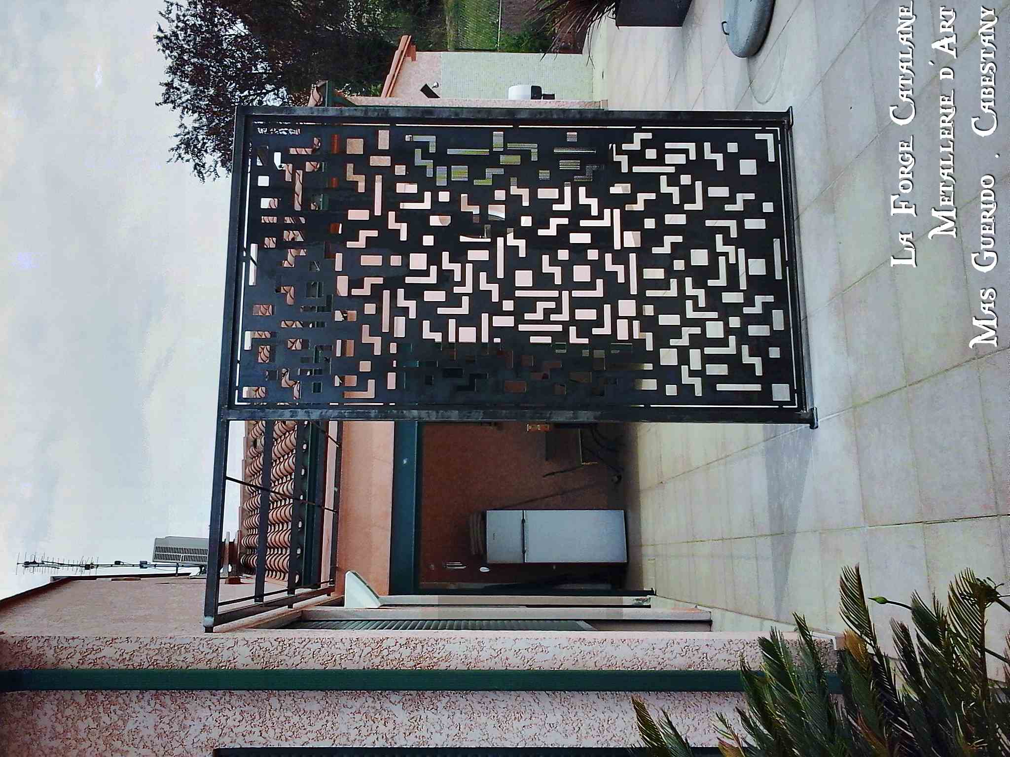 pergola decoupe laser moderne ombrage paroi laterale forge catalane 5.jpg